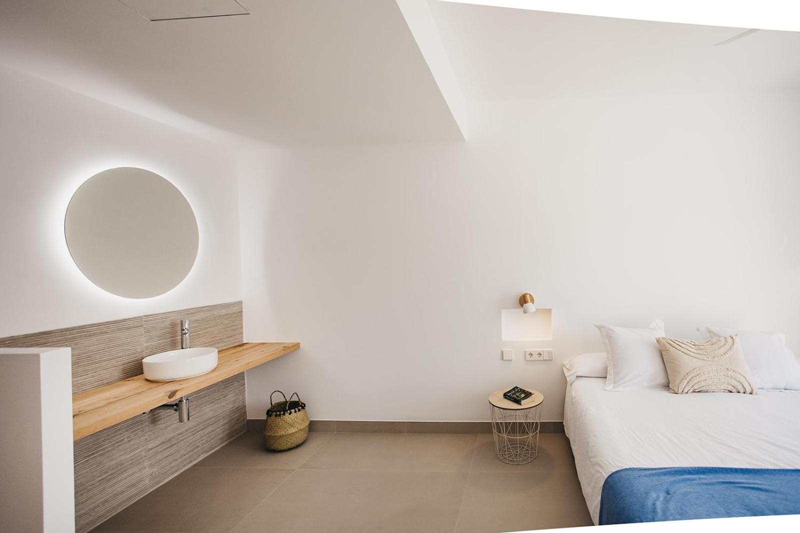 Hostal Xuroy Cala Alcaufar Eksteriør bilde