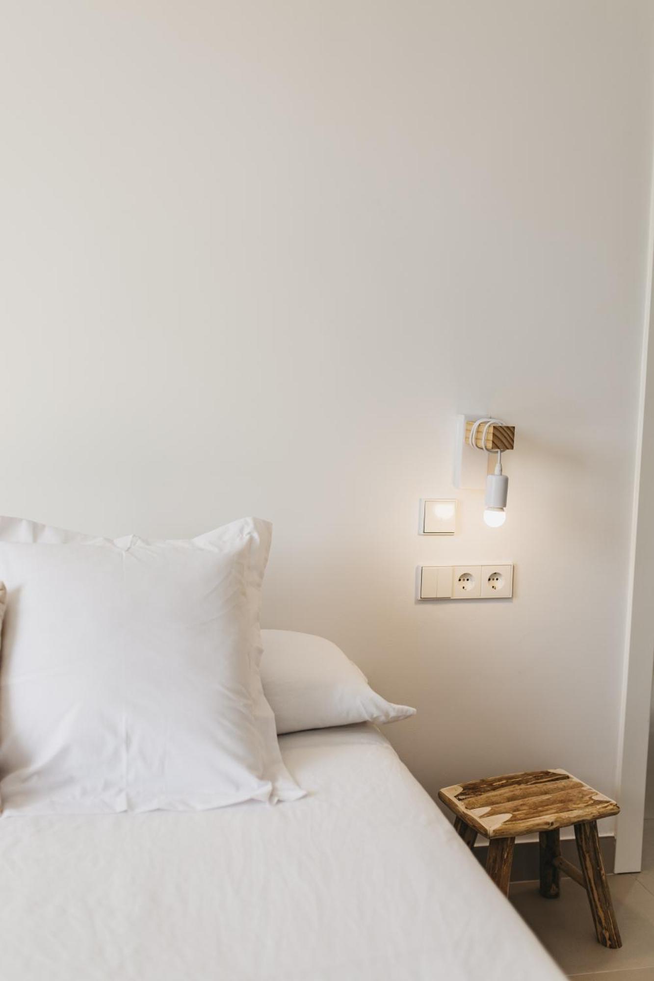 Hostal Xuroy Cala Alcaufar Eksteriør bilde