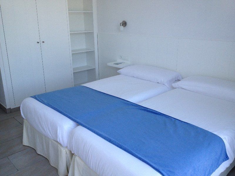 Hostal Xuroy Cala Alcaufar Eksteriør bilde