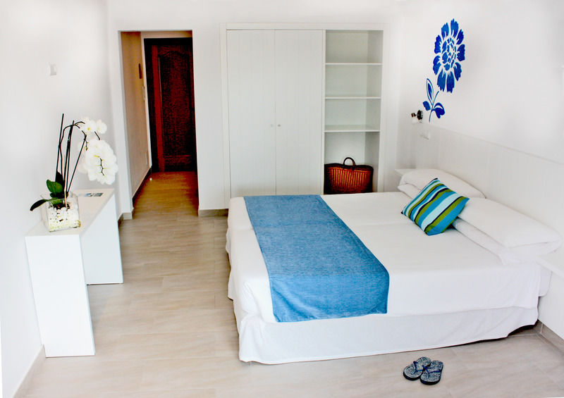 Hostal Xuroy Cala Alcaufar Eksteriør bilde